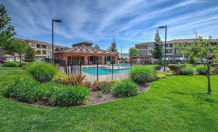 100 Moon Cir #700 — Photo 28