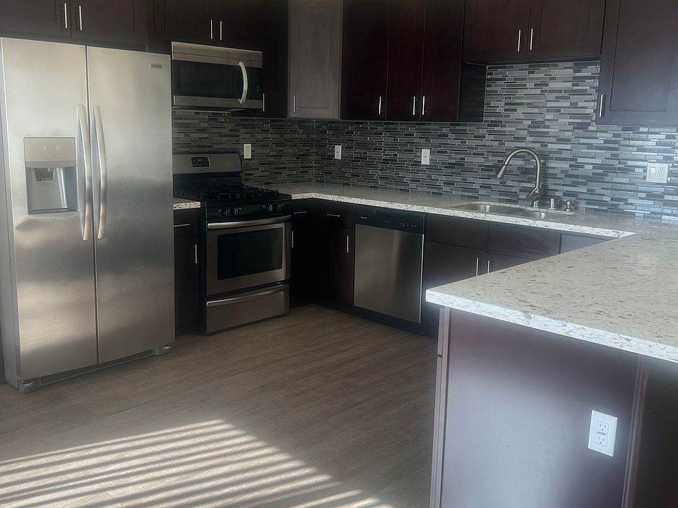 1st image of 2266 W Dunlop St W #199