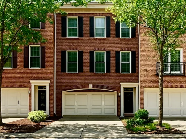 4405 Village Green Dr, Roswell, GA 30075