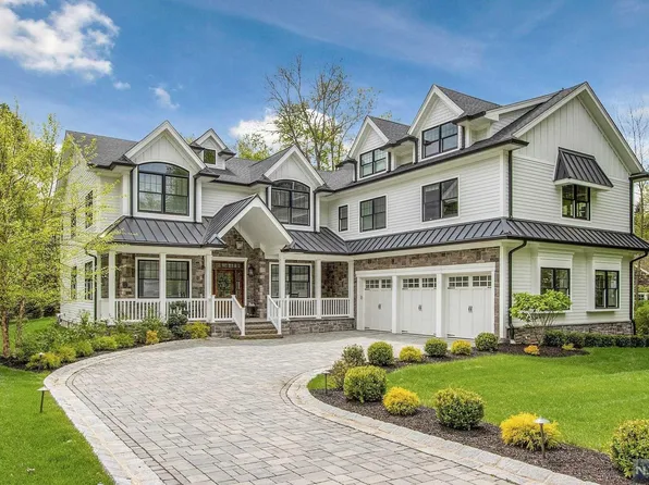 38 Lake Rd, Upper Saddle River, NJ 07458