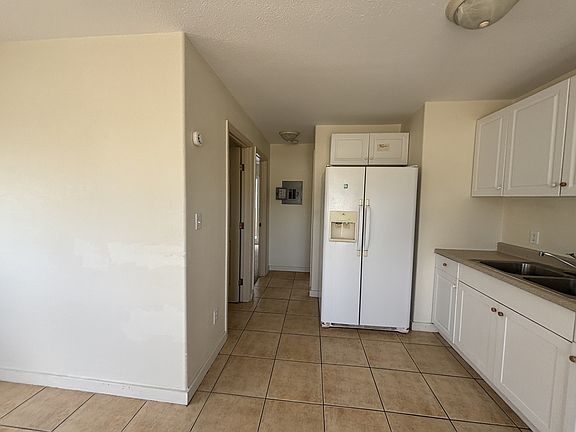 3rd image of 734 Palani Ave #B