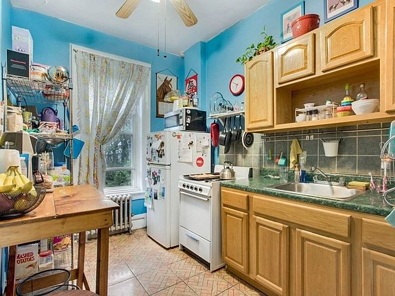 5th image of 716 Sterling Pl