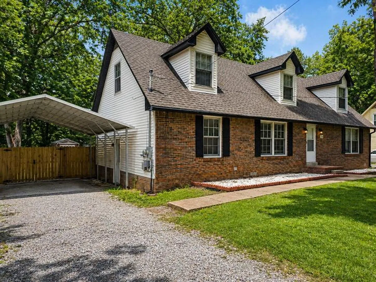 Building Photo - 125 Mossland Dr