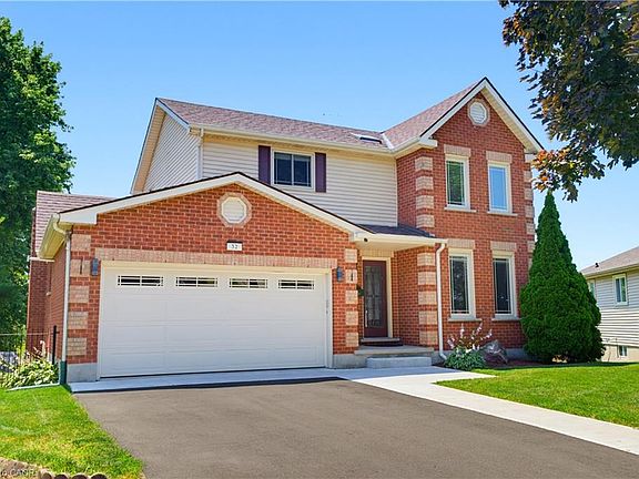 3rd image of 32 Stonehaven Pl