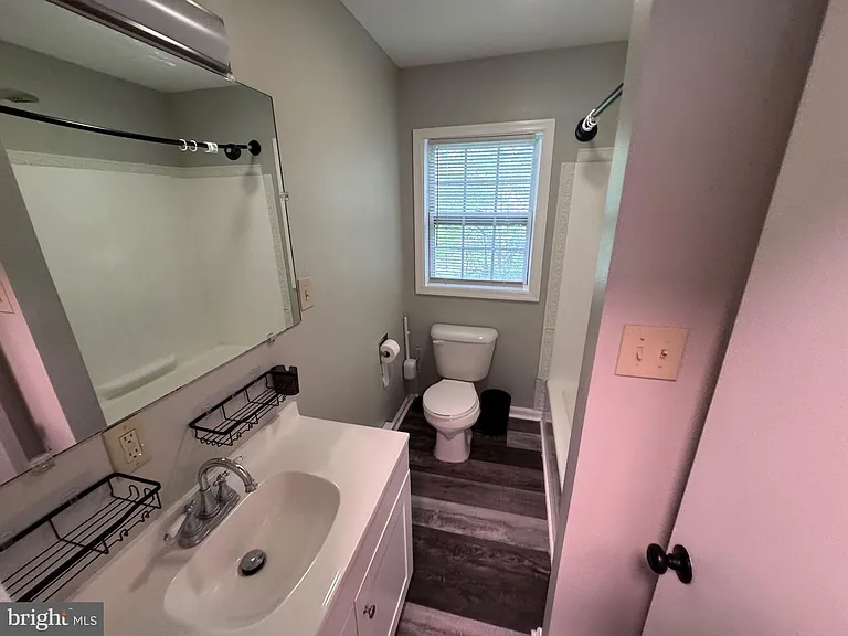 200 Beth St — Photo 11