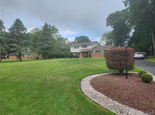 4010 Friars View Dr, Northampton, PA 18067