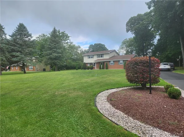 4010 Friars View Dr, Northampton, PA 18067