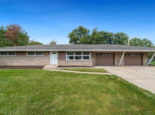 4604 Mohawk Rd, Rockford, IL 61107