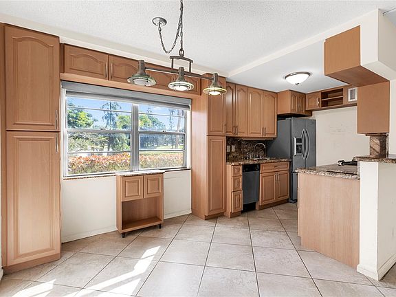 4th image of 1081 Westbury H #1081