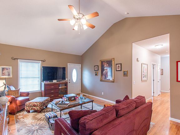 5th image of 125 Yarrow Dr