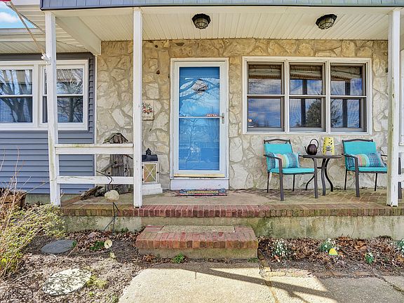 3rd image of 978 Stamler Dr