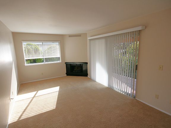 3rd image of 1330 Essex Way APT 4