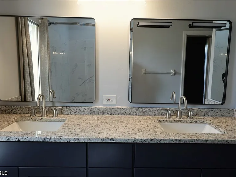 563 Chamonix Ave S — Photo 7