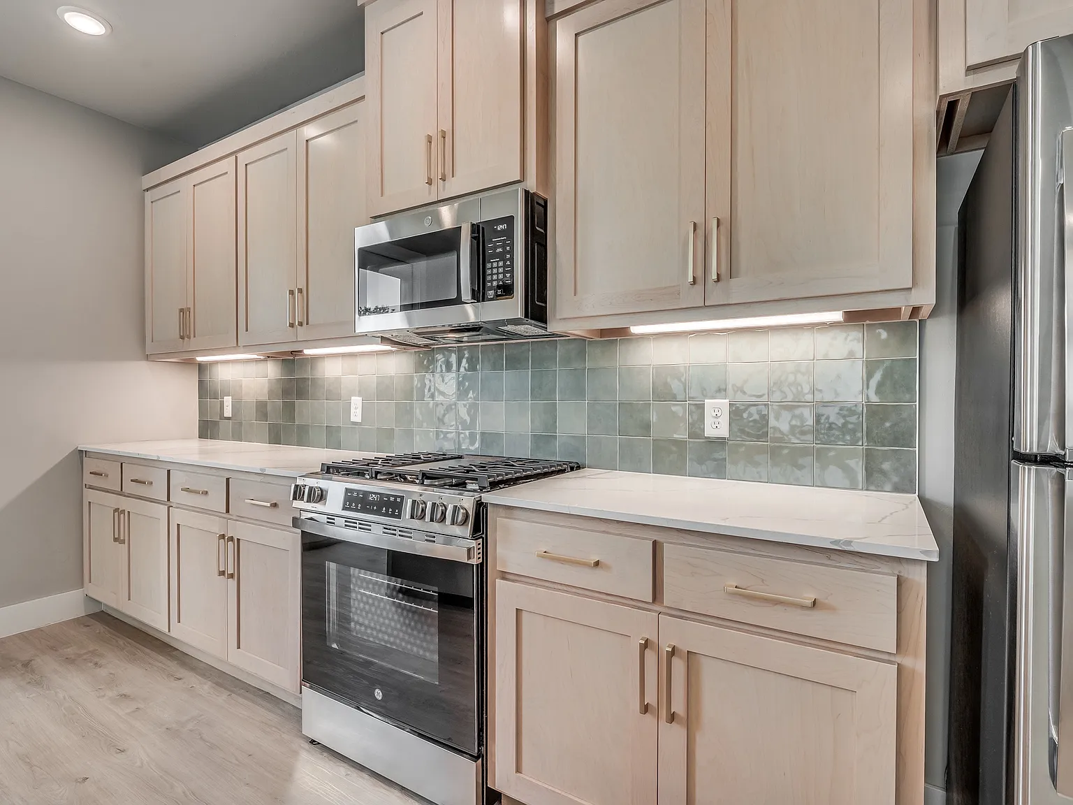 3 bed, 2.5 bath, 1650 sqft, $1,995 — Photo 3