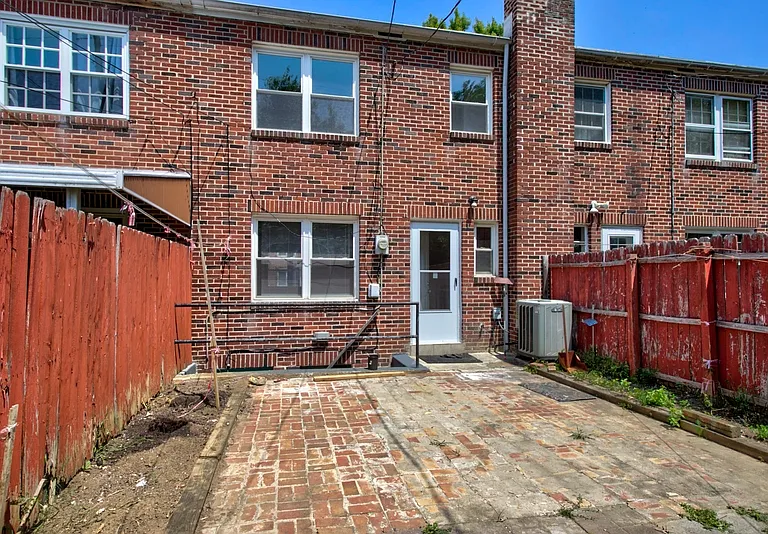 730 E Madison St — Photo 21