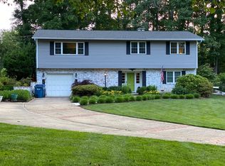 8704 Greystone Pl, Alexandria, VA 22309