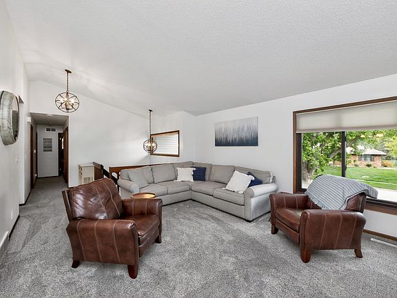 5th image of 5648 Columbine Dr