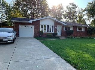 205 Brookwood Dr, Hamburg, NY 14075