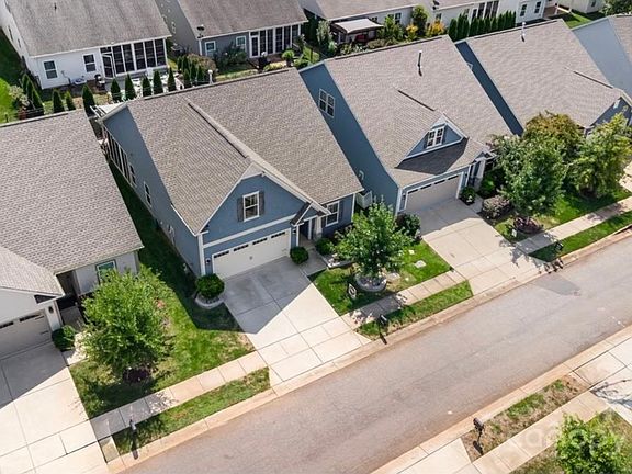3rd image of 26043 Appleyard Ct