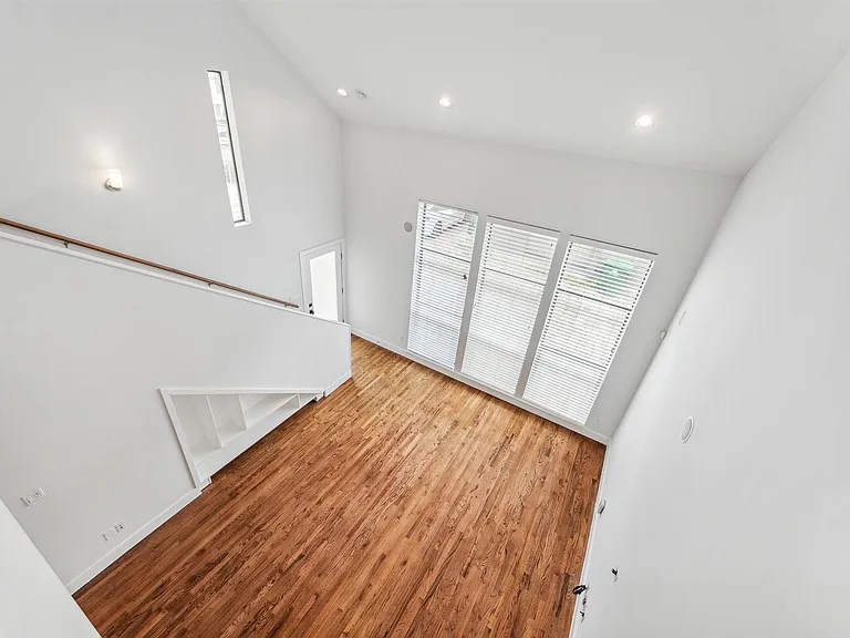 4427 Eigel St — Photo 11