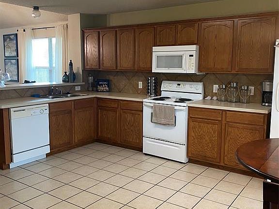 5th image of 1405 Fairfield Dr