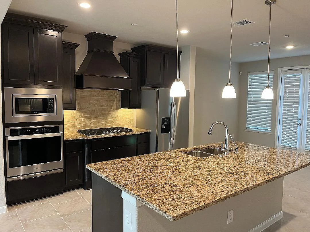 3 bed, 2.5 bath, 2143 sqft, $3,150 — Photo 4