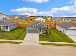 210 Hidden Meadows Dr, Sherman, TX 75092