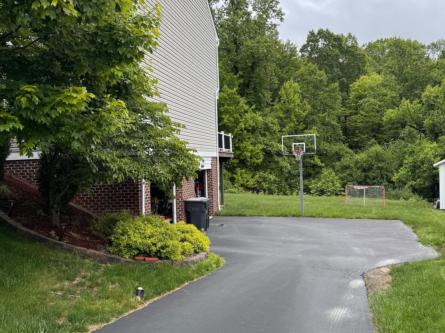 4 bed, 3.5 bath, 2634 sqft, $3,200 — Photo 2