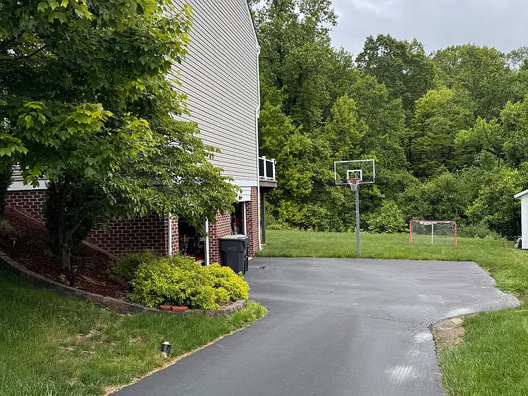 613 Quincy Ln — Photo 3