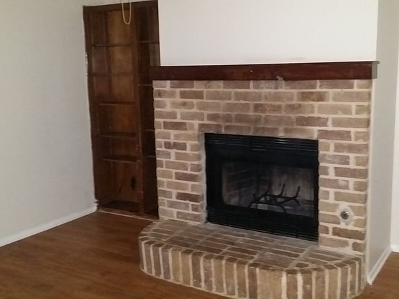 4th image of 1007 Country Aire Dr