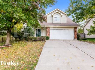 4211 NW Briarwood Dr, Blue Springs, MO 64015