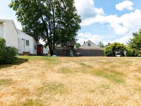 5th image of 36 Beverly Cir