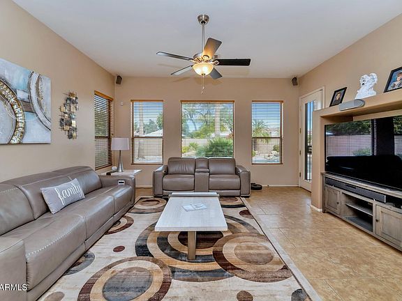 5th image of 3088 E Juanita Ave