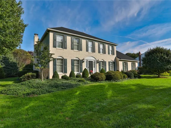 5580 N Halbea St, Bethlehem, PA 18017