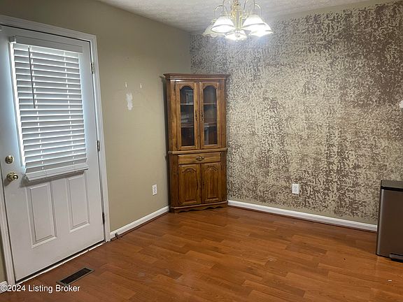 4th image of 7031 Shutesbury Cir