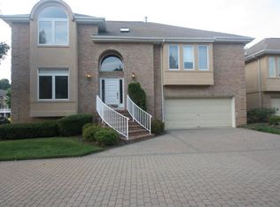 129 Mendham Ct, Holmdel, NJ 07733