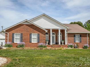 5146 Olde School Dr, Hickory, NC 28602