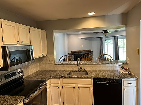 5th image of 112 Cambridge Ct