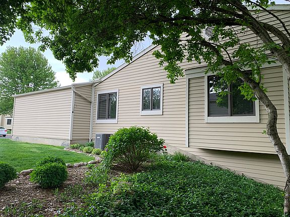 5th image of 697 Woodcreek Cir