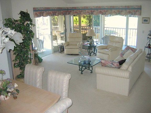 3rd image of 8231 Grand Palm Dr APT 2
