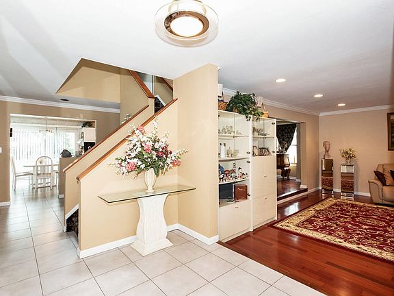 3rd image of 22 Daffodil Dr