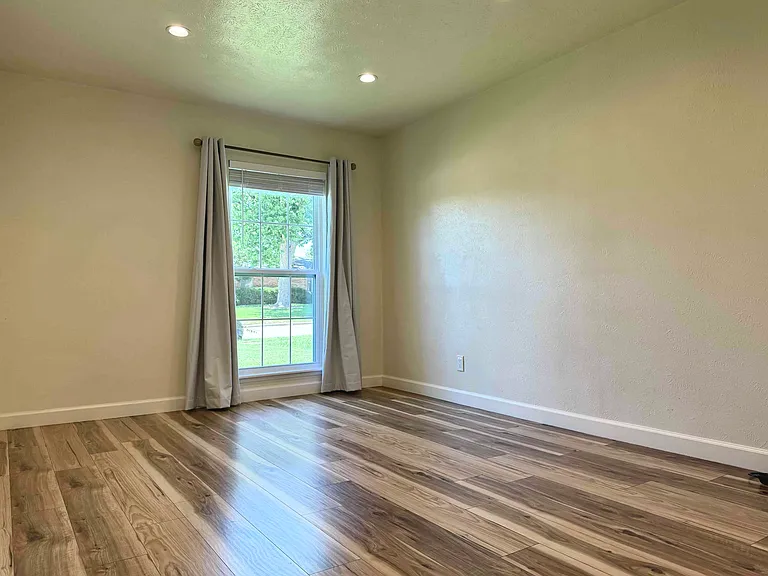 2917 Esquire Ln — Photo 10