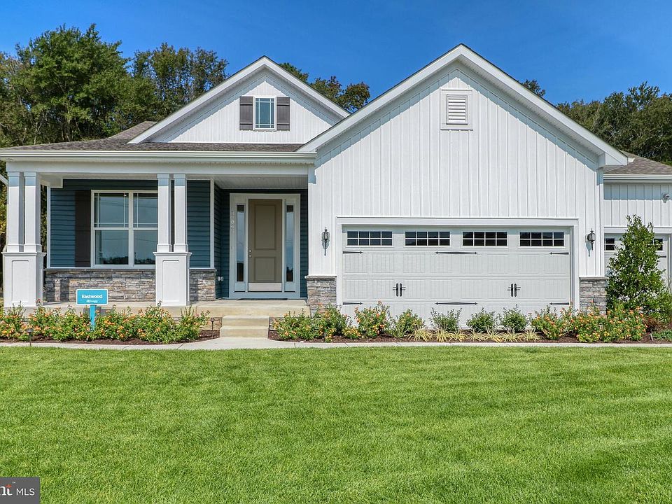 1st image of 15 Golden Raintree Ct