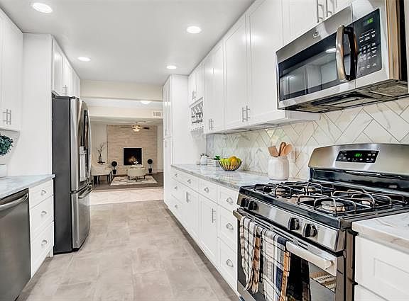 5th image of 2414 Nottingham Dr