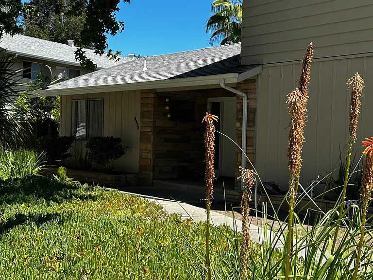 4890 Hamilton Ave — Photo 6