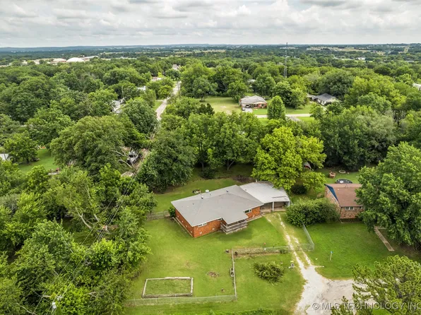 619 W 3rd St, Beggs, OK 74421
