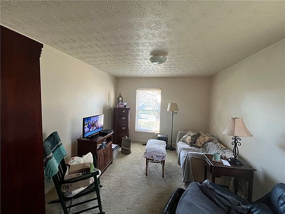 4th image of 209 Carrlands Dr
