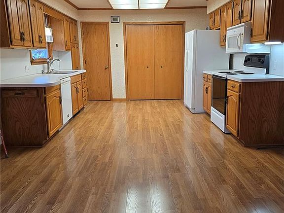 3rd image of 125 Bordeaux Dr