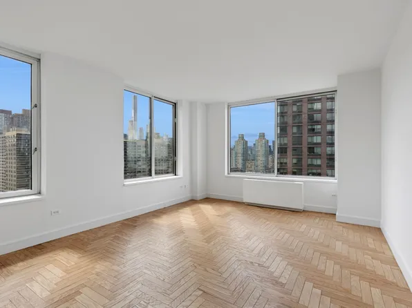 200 Riverside Boulevard image 6 of 12