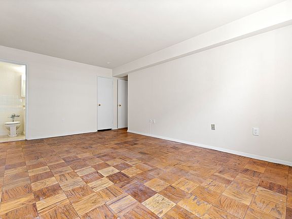 2nd image of 1500 Hamilton St APT 3Q